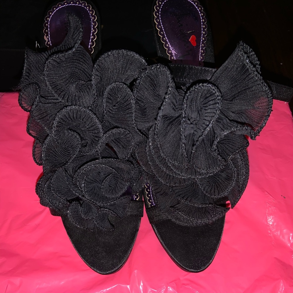 Flower satin heels